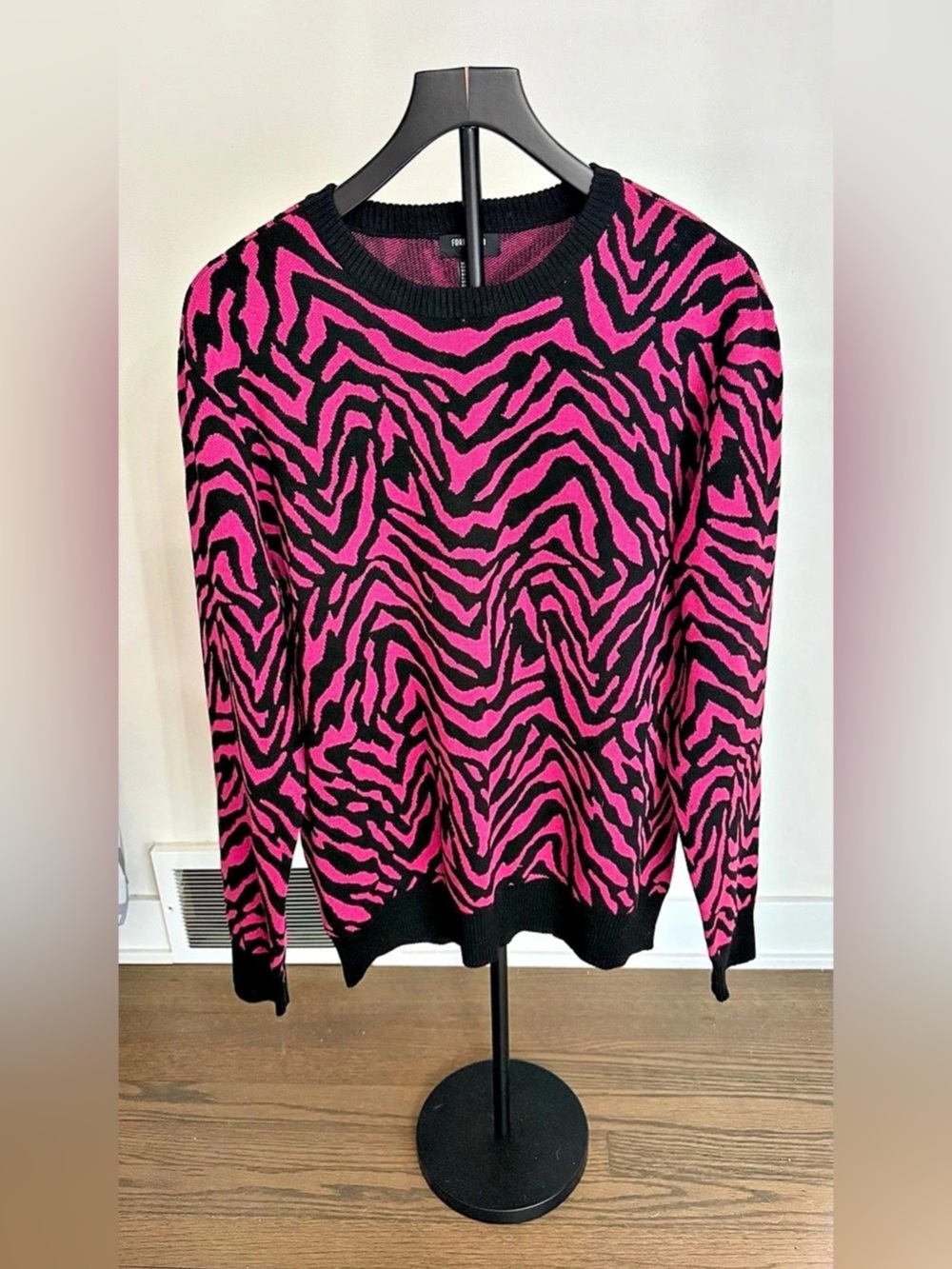 Forever 21 Animal Print Sweater in Pink & Black Size Large